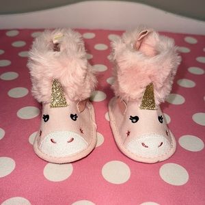 Infant girl 3-6 month ; unicorn booties